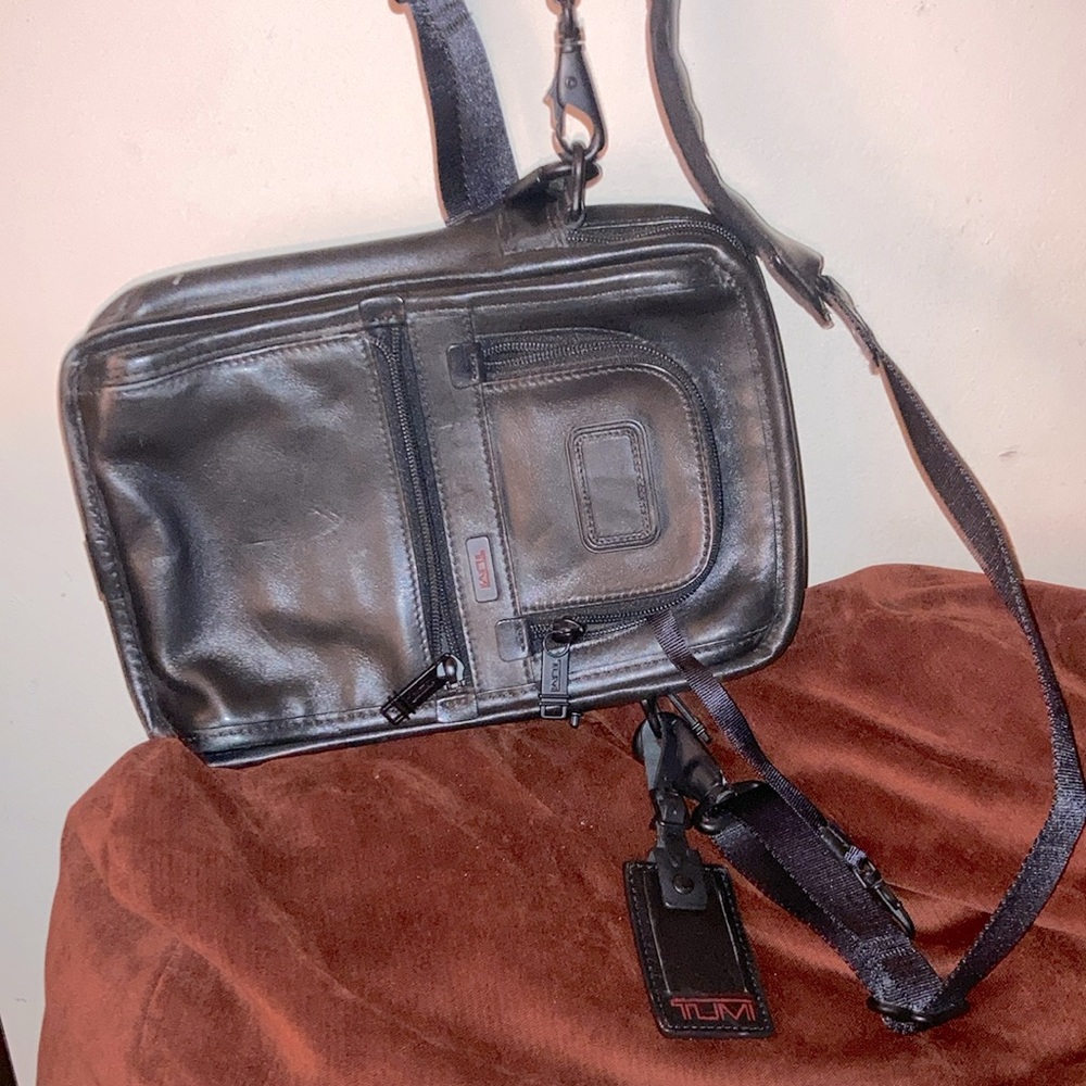 Tumi Black sholder travel-bag